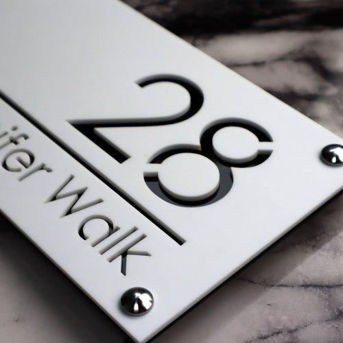 Knightsbridge Luxe House Sign, White plaque, Gloss Black